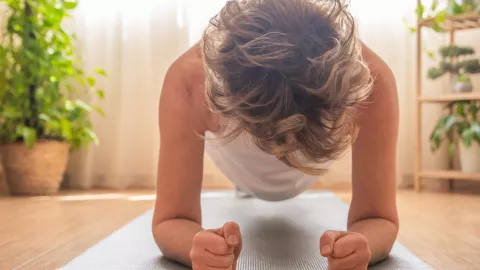 La plancha entra en el selecto grupo de ejercicios que te hacen vivir más años