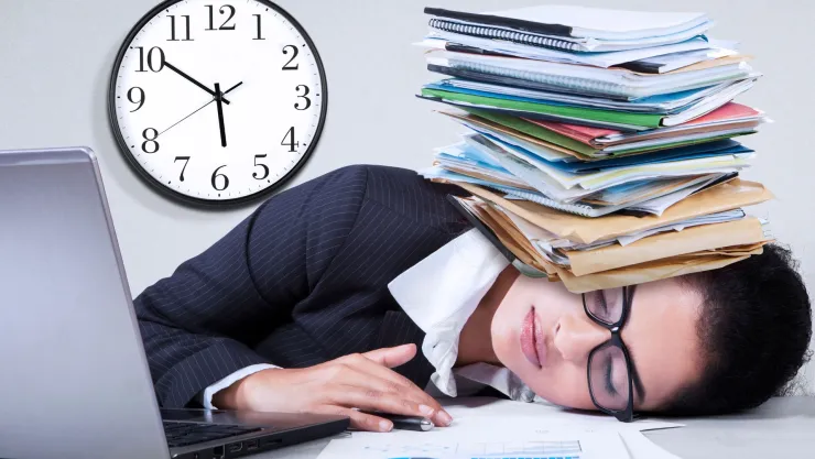 Albert Ellis, psicólogo estadounidense: “Estos 3 grandes ‘debo’ son la causa principal del sufrimiento emocional”