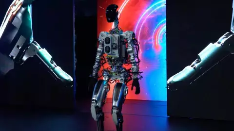 Optimus, primer robot que será vendido al público.jpg