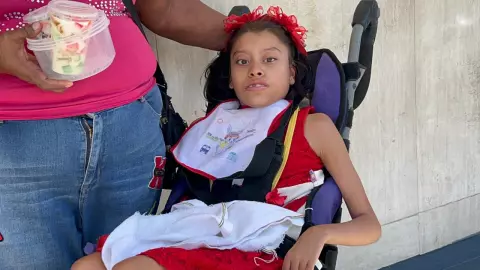 Karla, menor con síndrome de Rett, sueña con sus XV años