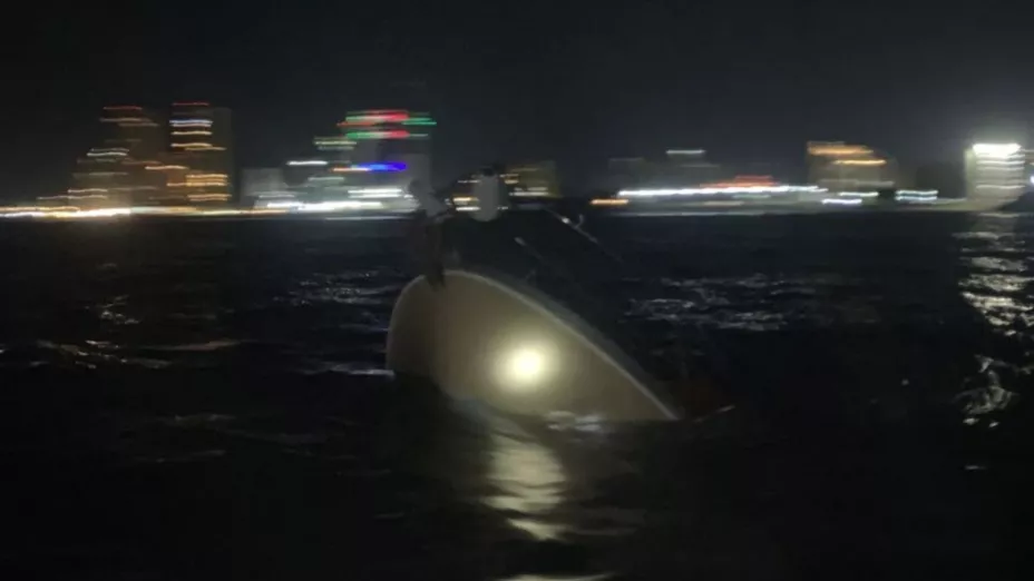 Se hunde embarcación en La Marina El Cid en Mazatlán. .jpg