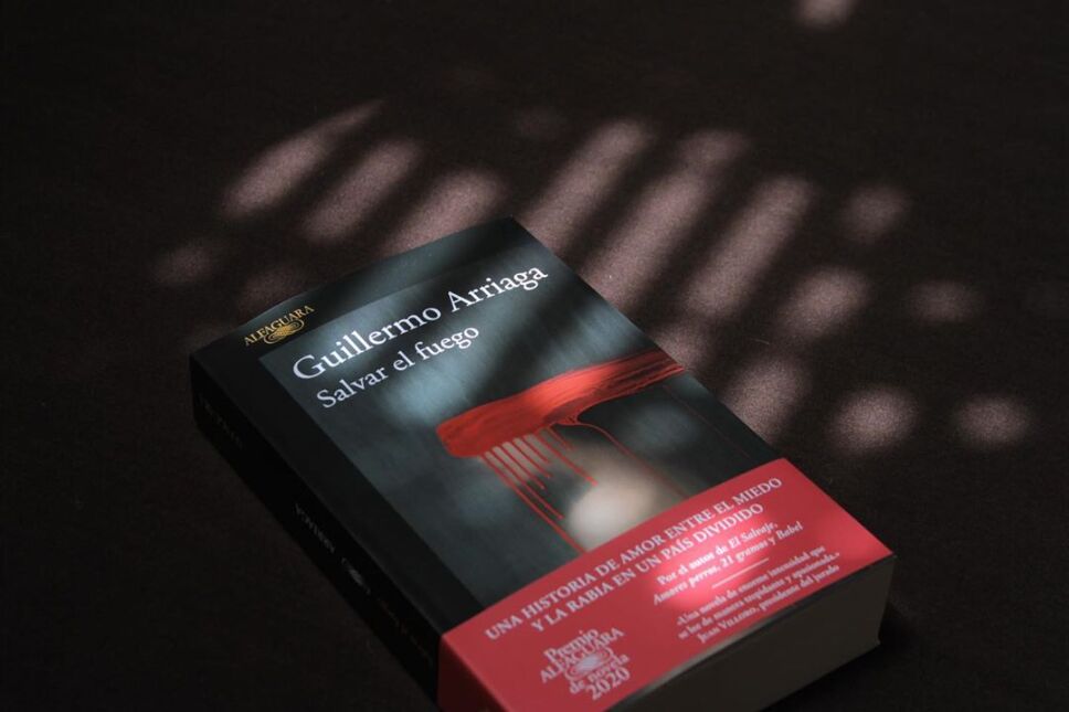 Guillermo Arriaga presenta su nuevo libro a través de Twitter