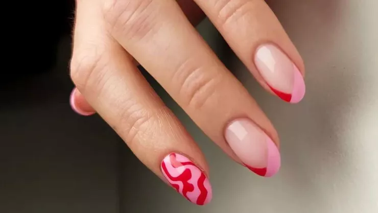 uñas rojo con rosa abril 2026