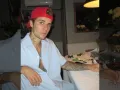 Justin gorra roja.jpg