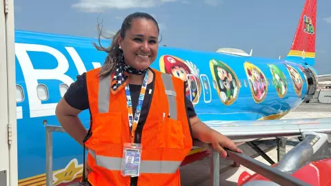 ¡it’s-a-Me! Avión de Super Mario Bros ‘Cloudtop Cruiser’ llega al aeropuerto de Cancún 2.jpg