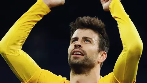 Salen a la luz las primeras fotos de Pique besando a su nueva novia