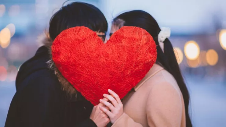 Japón en alerta por bajo número de besos