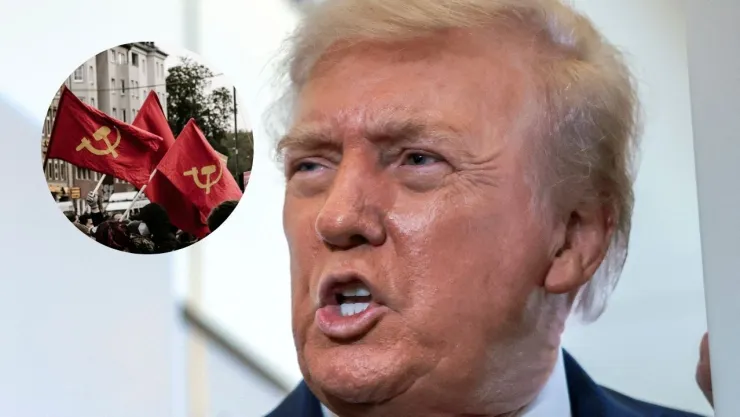 Donald Trump y banderas de la Unión Soviética con el martillo y la hoz.