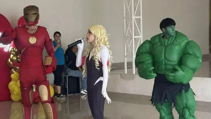 Mamá se queda de un show infantil en Monterrey y se hace viral