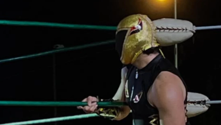 tinieblas-leyenda-lucha-libre-destroza-axiom-wwe-parecido-mascara.png