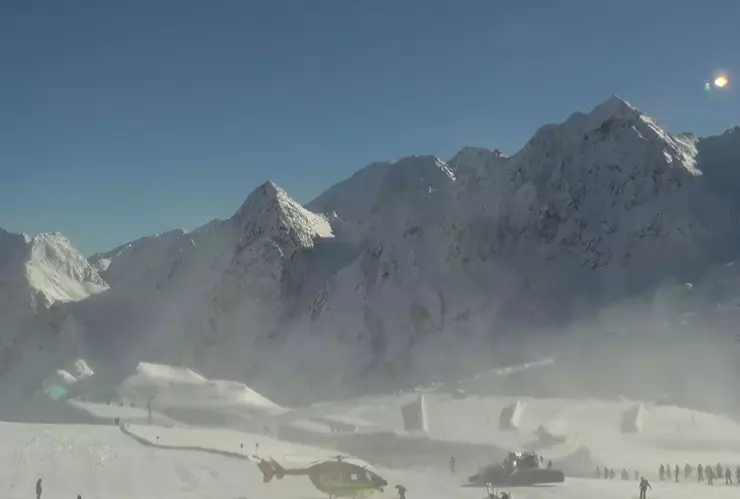 avalancha en austria sepulta a esquiadores.jpg