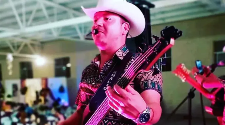 Asesinan a famoso cantante norteño y a su esposa