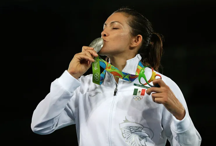 María del Rosario Espinoza, con la medalla de plata en Río 2016