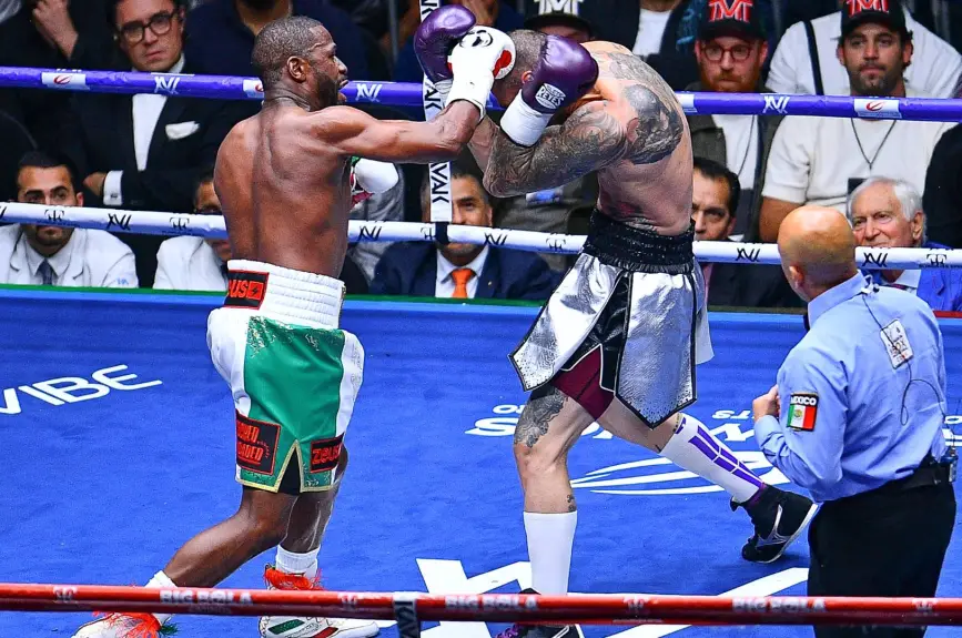 Floyd Mayweather vs Gotti pelea en el round 6