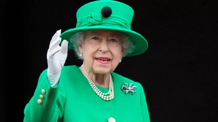 Preocupa salud de la reina Isabel II y médicos la supervisan en su residencia Balmoral.