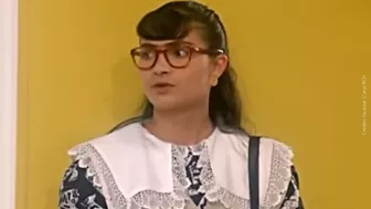 Este es un outfit que muchas de nosotras utilizamos cuando estábamos pequeñas y el cuello de encaje era un clásico.