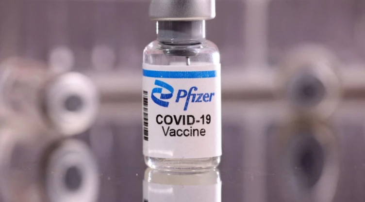 pfizer ensayo clinico vacuna omicron
