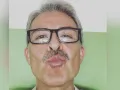 El Capitán no necesita levantar la voz para que se le obedezca. Su liderazgo se basa en el respeto ganado con años de servicio en la calle y detrás de escritorios. Si aprueba una operación, es porque ya ha calculado todos los escenarios posibles.