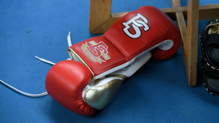 Guantes de boxeo, cartelera Box azteca
