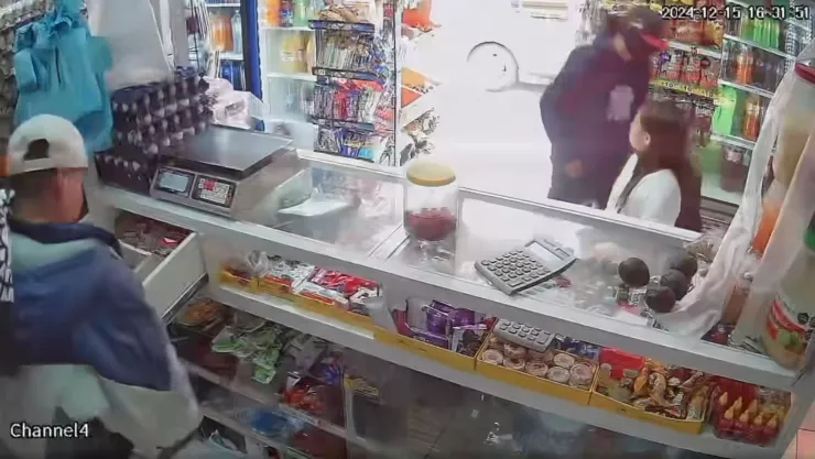 Hombres asaltan una tienda de abarrotes en Aguascalientes con un machete