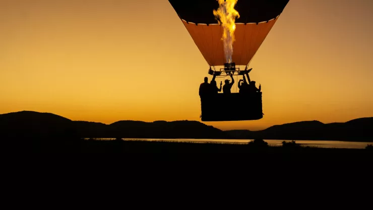 ¿Cuál fue la causa del incendio de un globo aerostático en Brasil que dejó 8 muertos