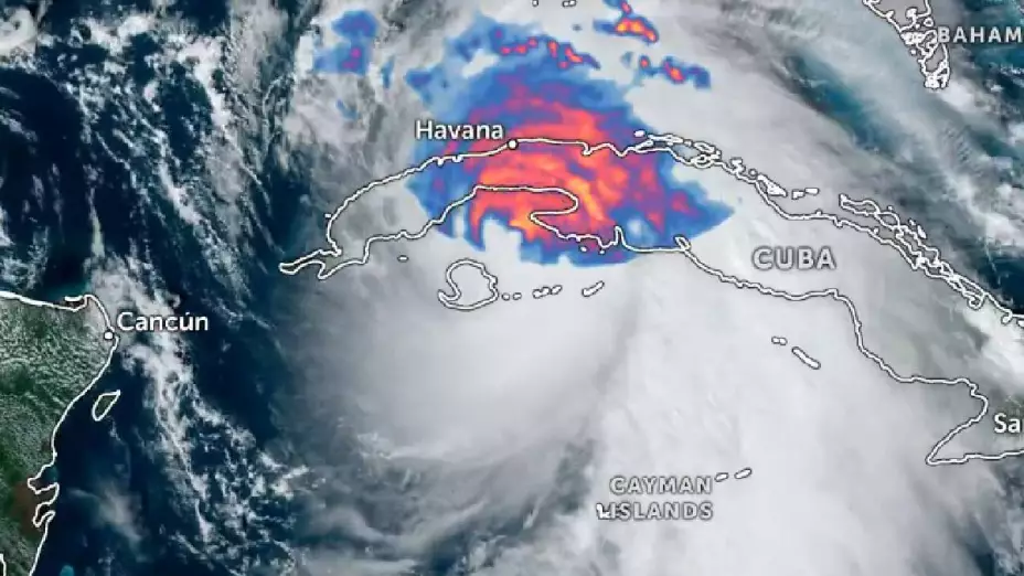 ÚLTIMA HORA_ Huracán Rafel toca tierra en Cuba con categoría 3