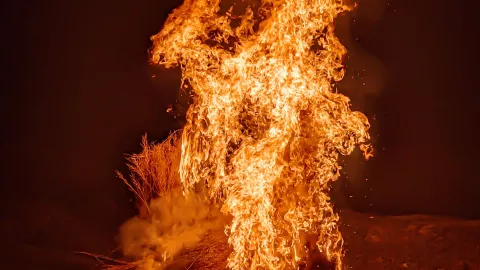 VIDEO Momento exacto de la explosión de un coche en Ecuador; hay un muerto y heridos