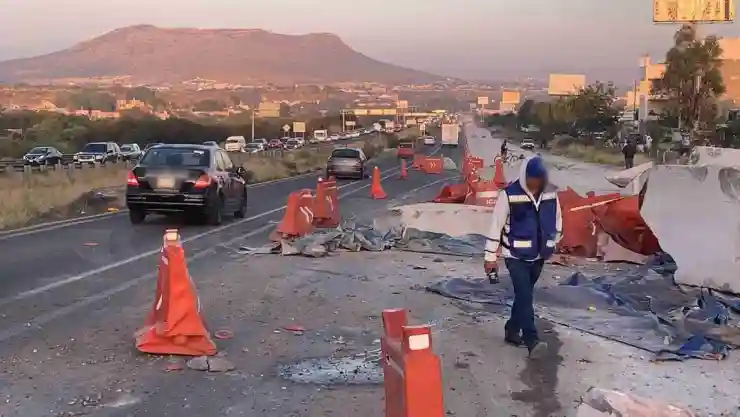 trailer aplasta camioneta mexico queretaro.jpg