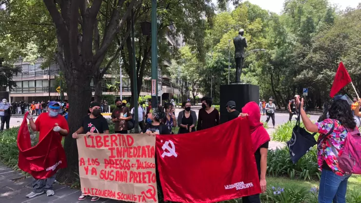 Se manifiestan frente a la representación de Jalisco en la CDMX