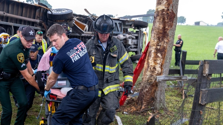 Hay 8 muertos y más de 40 heridos tras el accidente de un autobús en Florida.