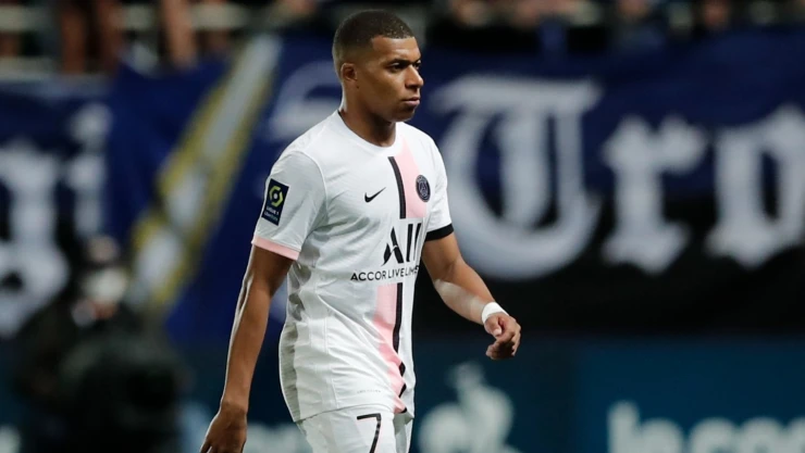 Kylian Mbappé en un juego con el PSG