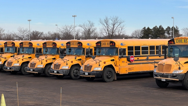 Estacionamiento de autobuses escolares en Chicago, Illinois