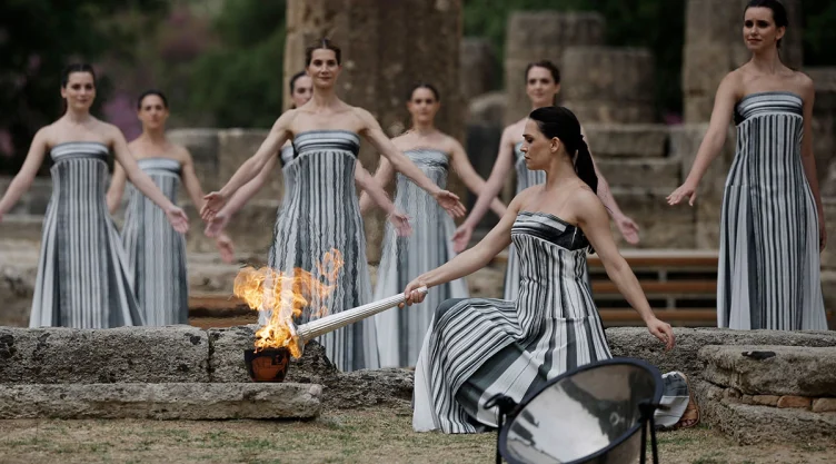 El encendido del fuego olímpico París 2024