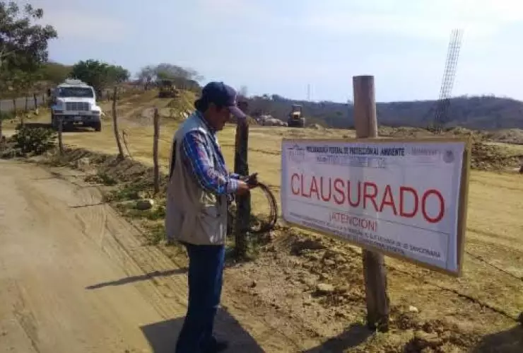 Clausuran proyectos habitacionales en costa de Oaxaca
