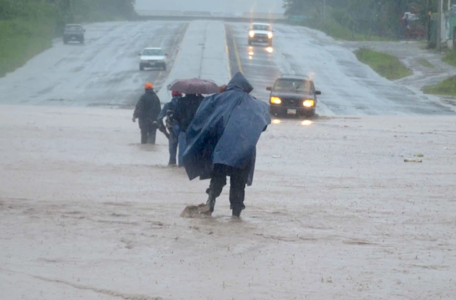 El gobierno de Oaxaca mantiene la alerta por deslaves e inundaciones
