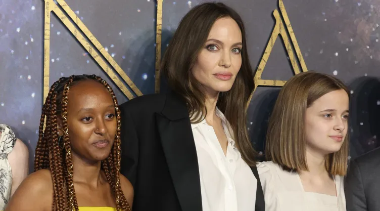 Angelina Jolie con su hija Vivienne