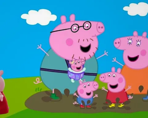 4 peluches de Peppa, George, Mamá Pig y Papá Pig que todo fan de Peppa Pig debe tener.jpg