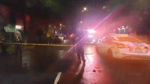 Hombre abatido en Azcapotzalco: agreden a familiares y prensa durante levantamiento del cuerpo.