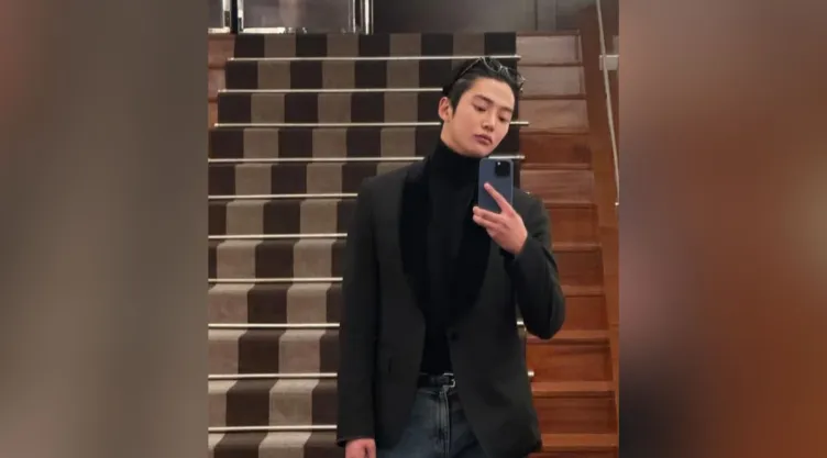 En “Eres Extraordinaria”, Rowoon interpreta a Ha-ru, un estudiante que se da cuenta de que es un personaje secundario en webtoon. Este papel le valió el reconocimiento como Mejor Actor Revelación en los MBC Drama Awards de 2019.
Crédito: @ewsbdi