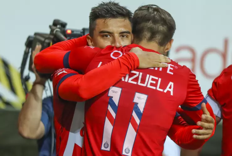 Fernando Beltrán festeja gol con Chivas Necaxa Apertura 2023