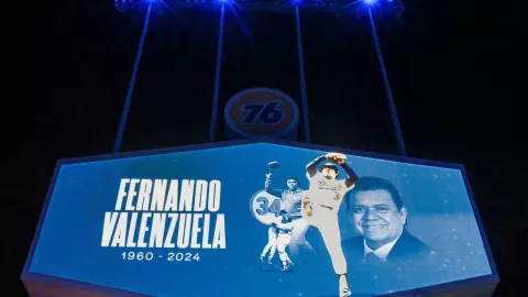 Miles de aficionados despiden a Fernando El Toro Valenzuela en el Dodger Stadium