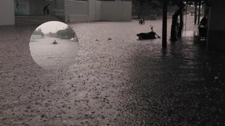 Captan a una persona cruzando en salvavidas por la inundación en Pabellón de Arteaga tras las fuertes lluvias