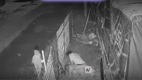 Hombre mata a su esposa frente a su hijo.