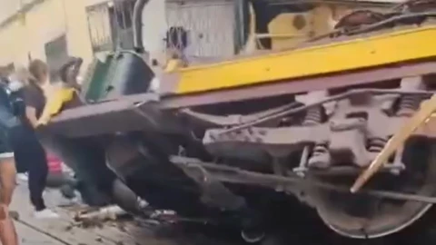 Tranvía se accidenta en Lisboa y deja varías víctimas mortales.jpg