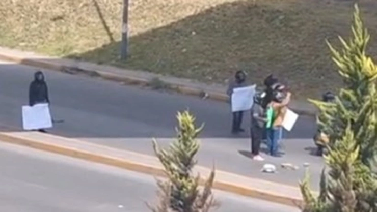 BLOQUEAN la carretera federal a Tehuacán hoy 12 de junio de 2024