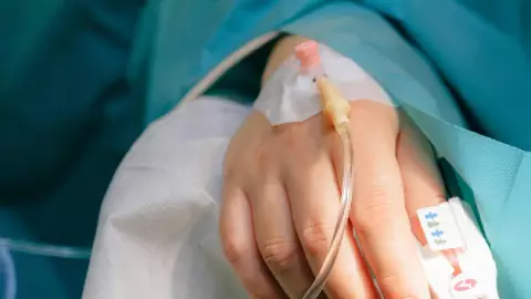 Muere enfermera tras contagiarse de Nipah.