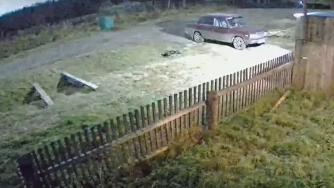 Captan una bola de fuego que desciende en el cielo de Rusia