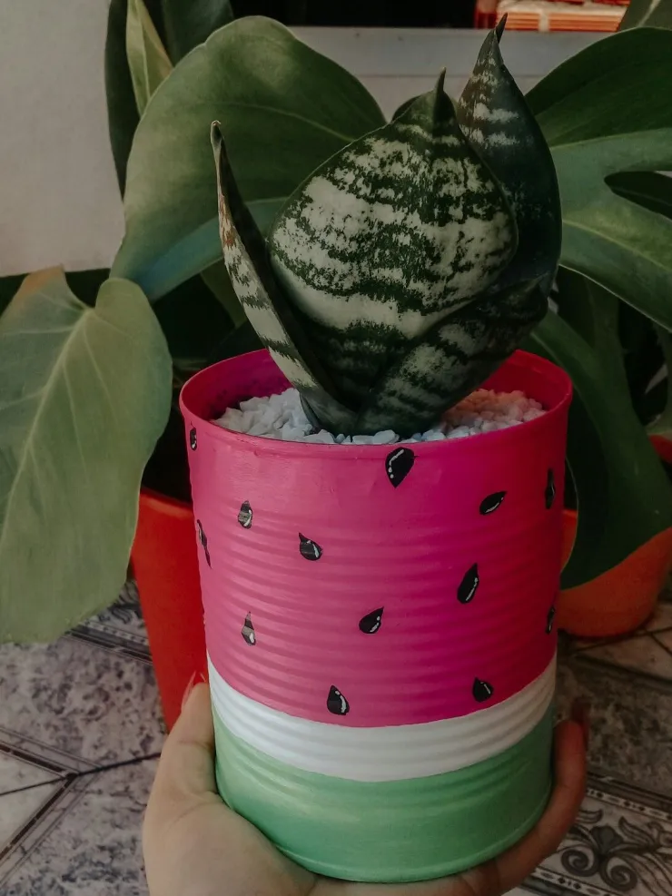 Decora las latas de leche y dales una nueva oportunidad como macetas en tu jardín