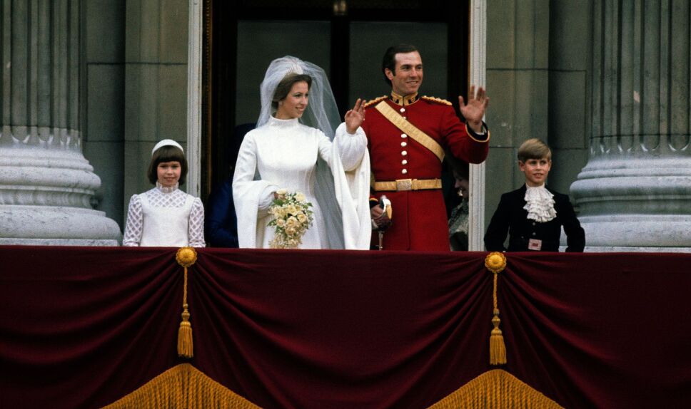 Ana de Inglaterra y Mark Phillips desde el balcón real Foto Especial