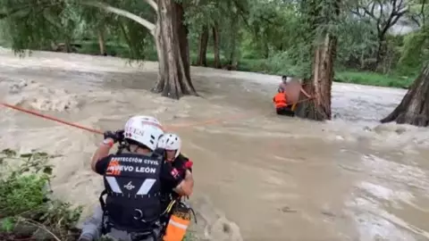 Intensas lluvias en Nuevo León dejan cuatro muertos
